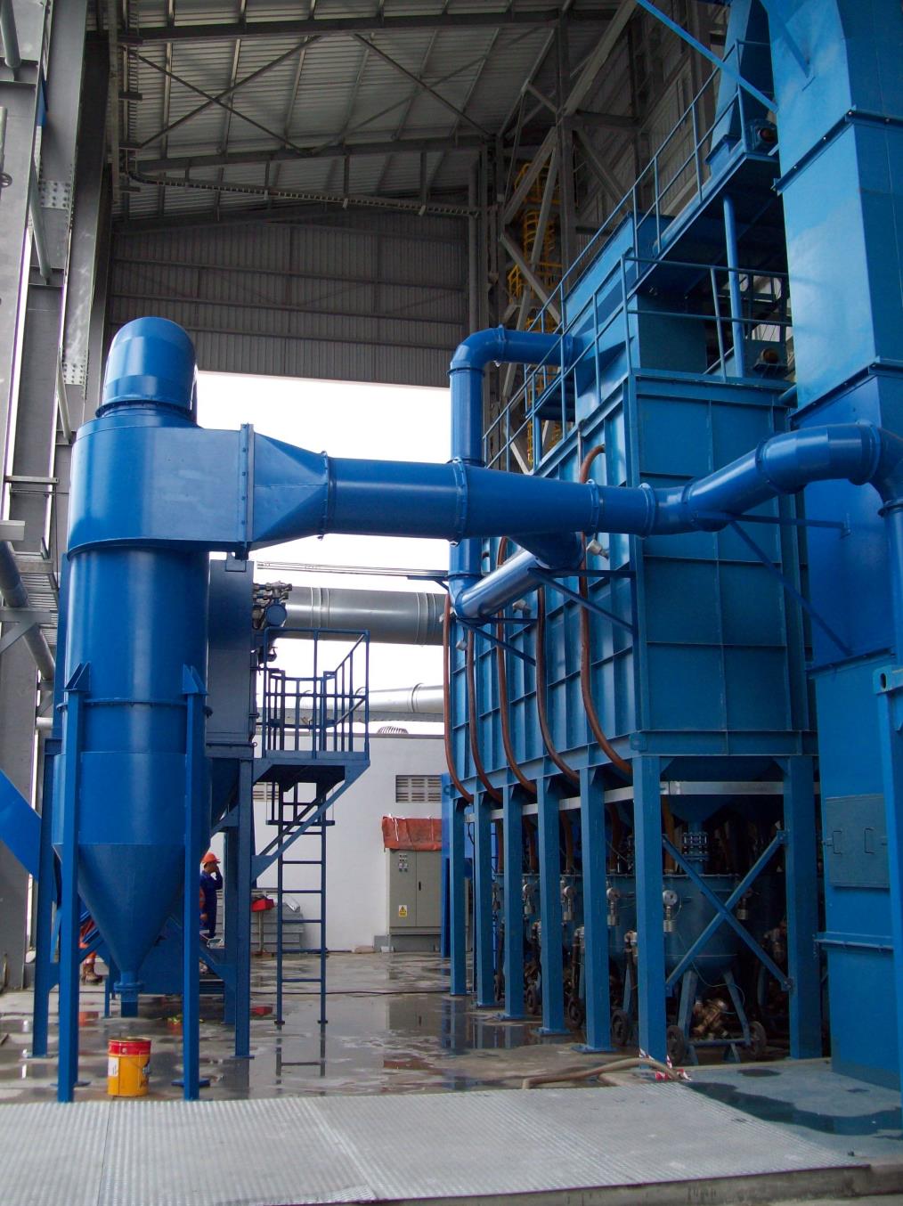 江蘇拋丸機除銹設備 噴砂房的使用優點介紹